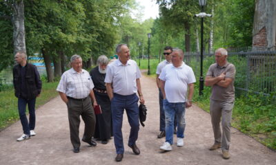 В Ярославле проверили ход благоустройства Петропавловского парка