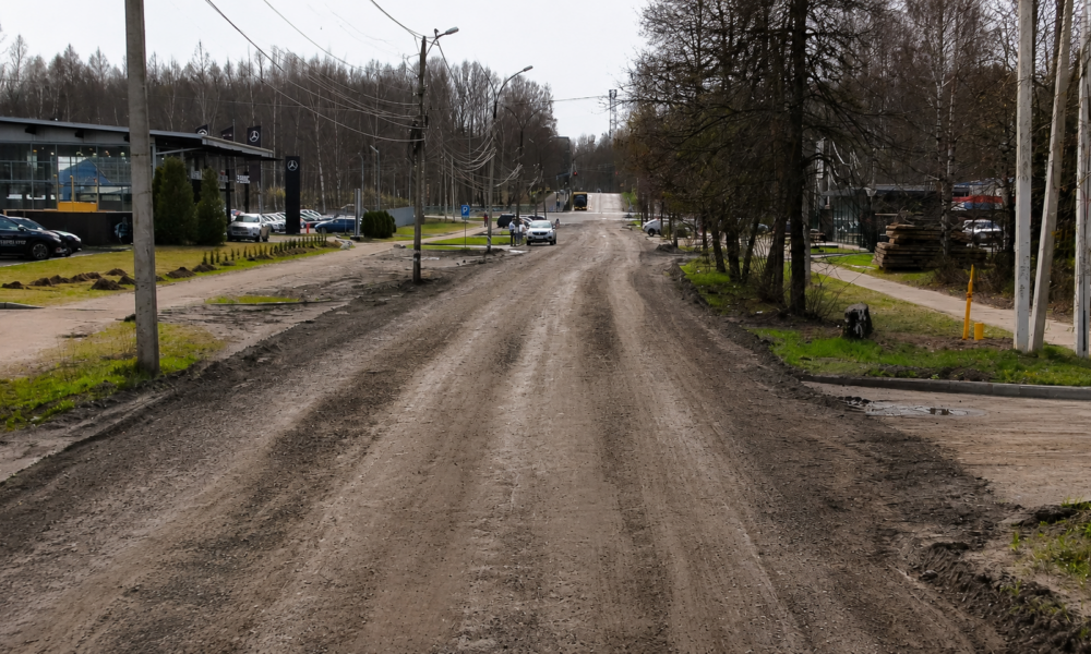 В Ярославле на улице Марголина начали устраивать ливневую канализацию