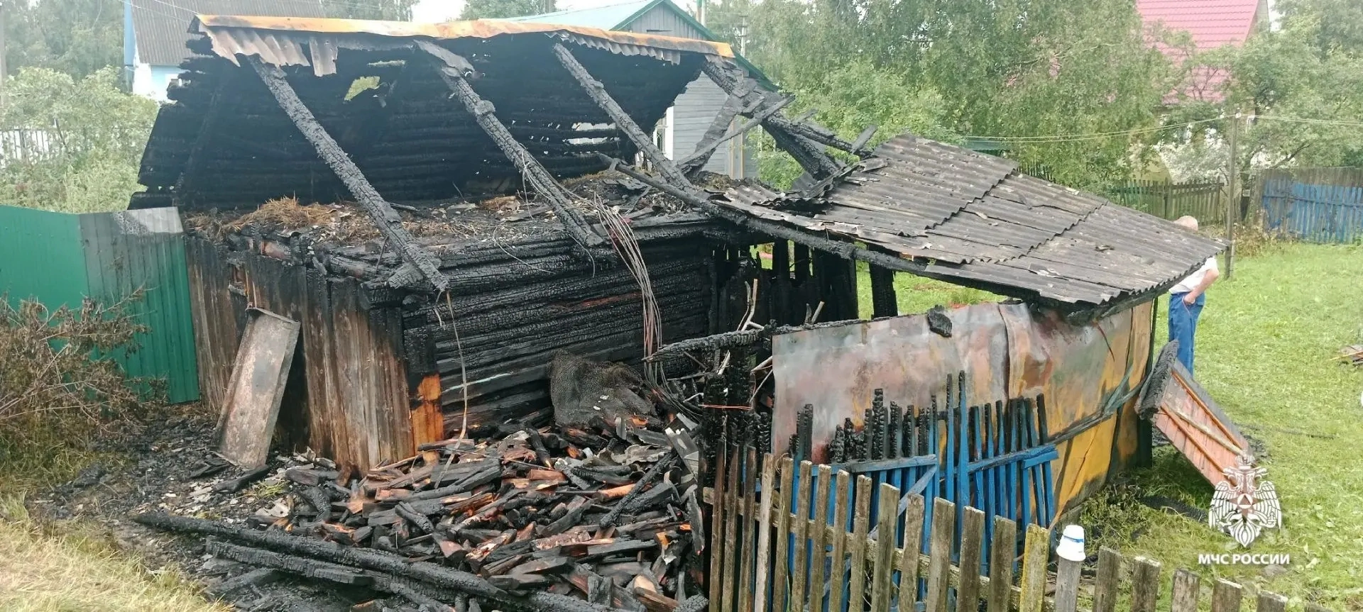 В Ярославской области молния сожгла хозяйственную постройку