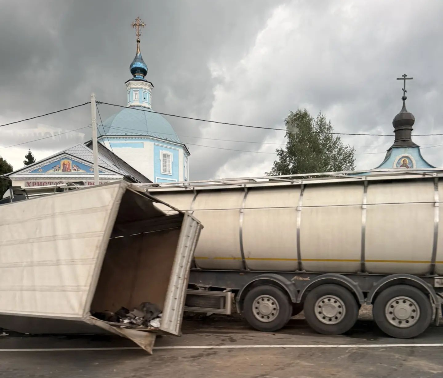 Жесткое ДТП с бензовозом произошло на трассе М-8