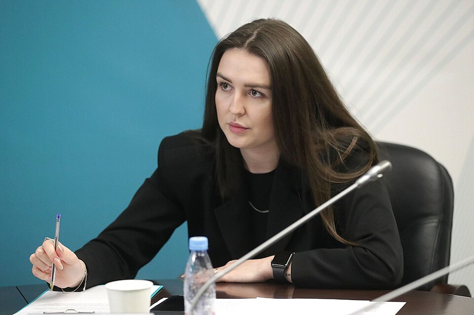 Депутат Госдумы Анна Скрозникова предложила засчитывать при пересдаче ЕГЭ лучший результат