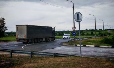 На трассе М8 под Ростовом Великим завершили половину работ