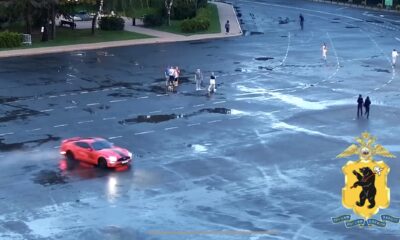 Ярославец устроил опасный дрифт на Советской площади