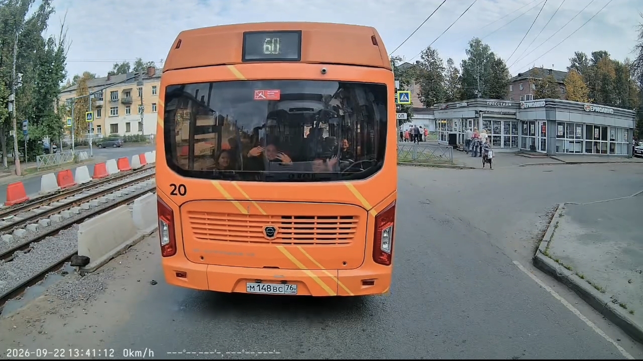 Юные пассажиры электробуса подняли настроение водителю в Ярославле