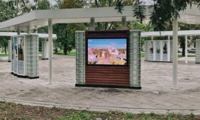 В парке Мира восстановили подсветку стендов Доски почёта