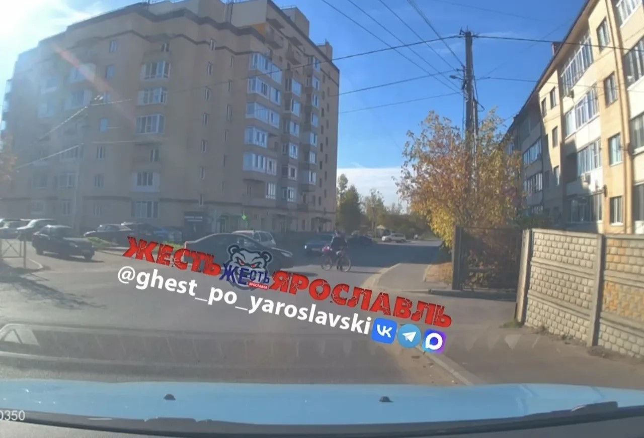В Ярославле автоледи сбила велосипедиста и уехала