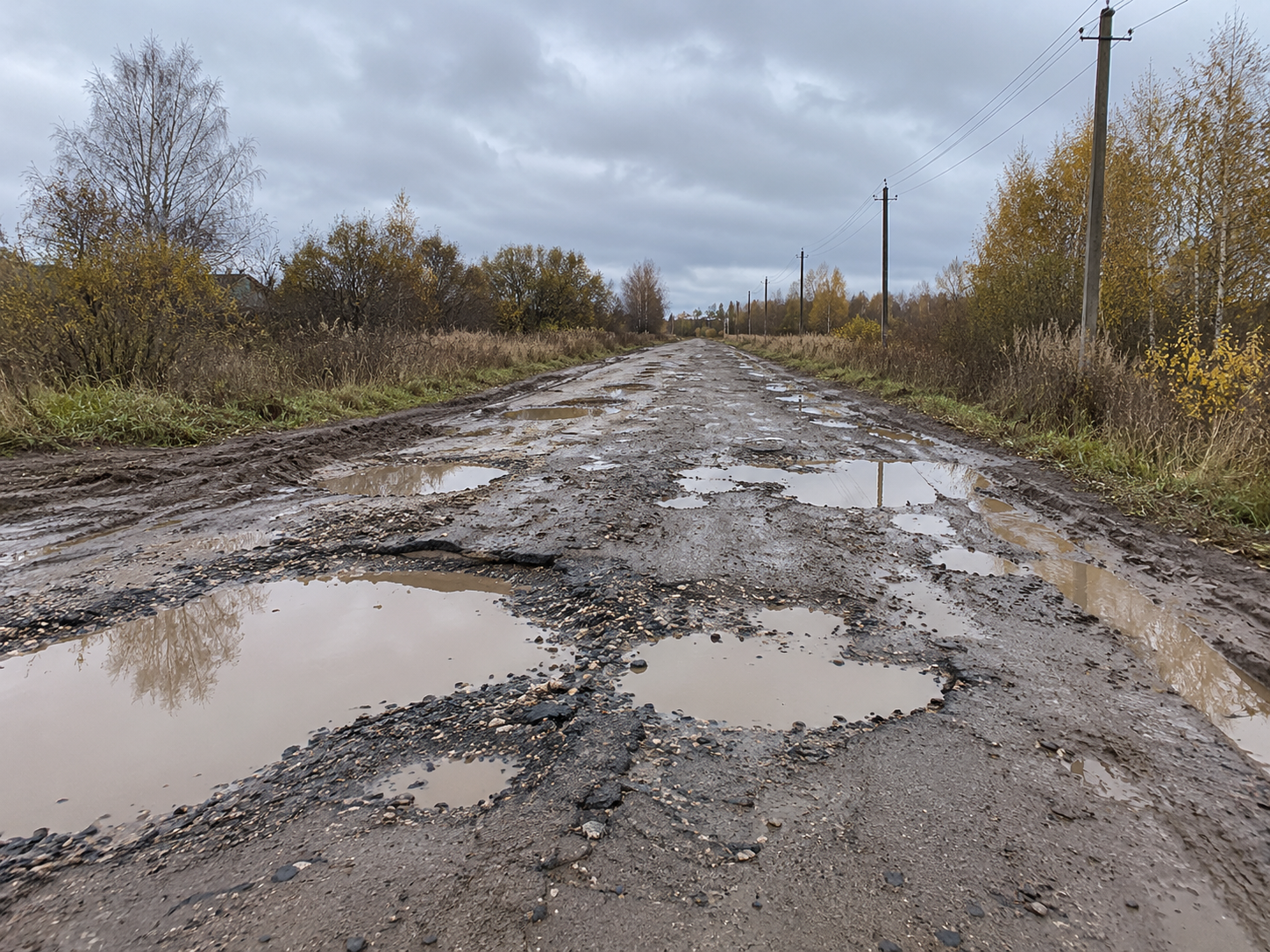 Под Рыбинском проверят разбитую грузовиками дорогу
