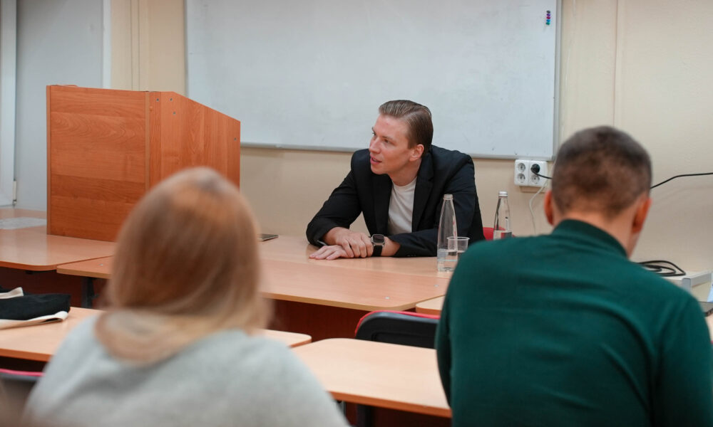 Студенты Демидовского университета обсудили будущее региона и страны с депутатом Сергеем Соколовым