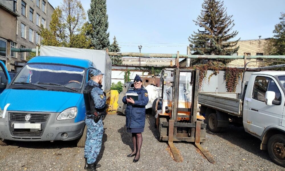 Ярославский завод лишился 12 автомобилей из-за долгов