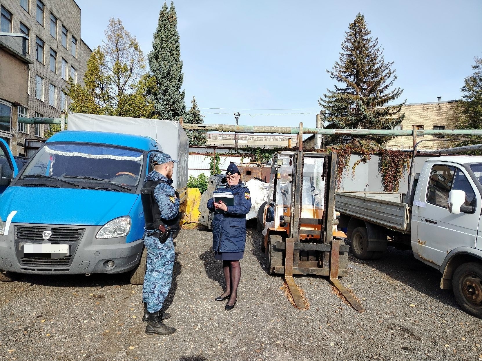 Ярославский завод лишился 12 автомобилей из-за долгов