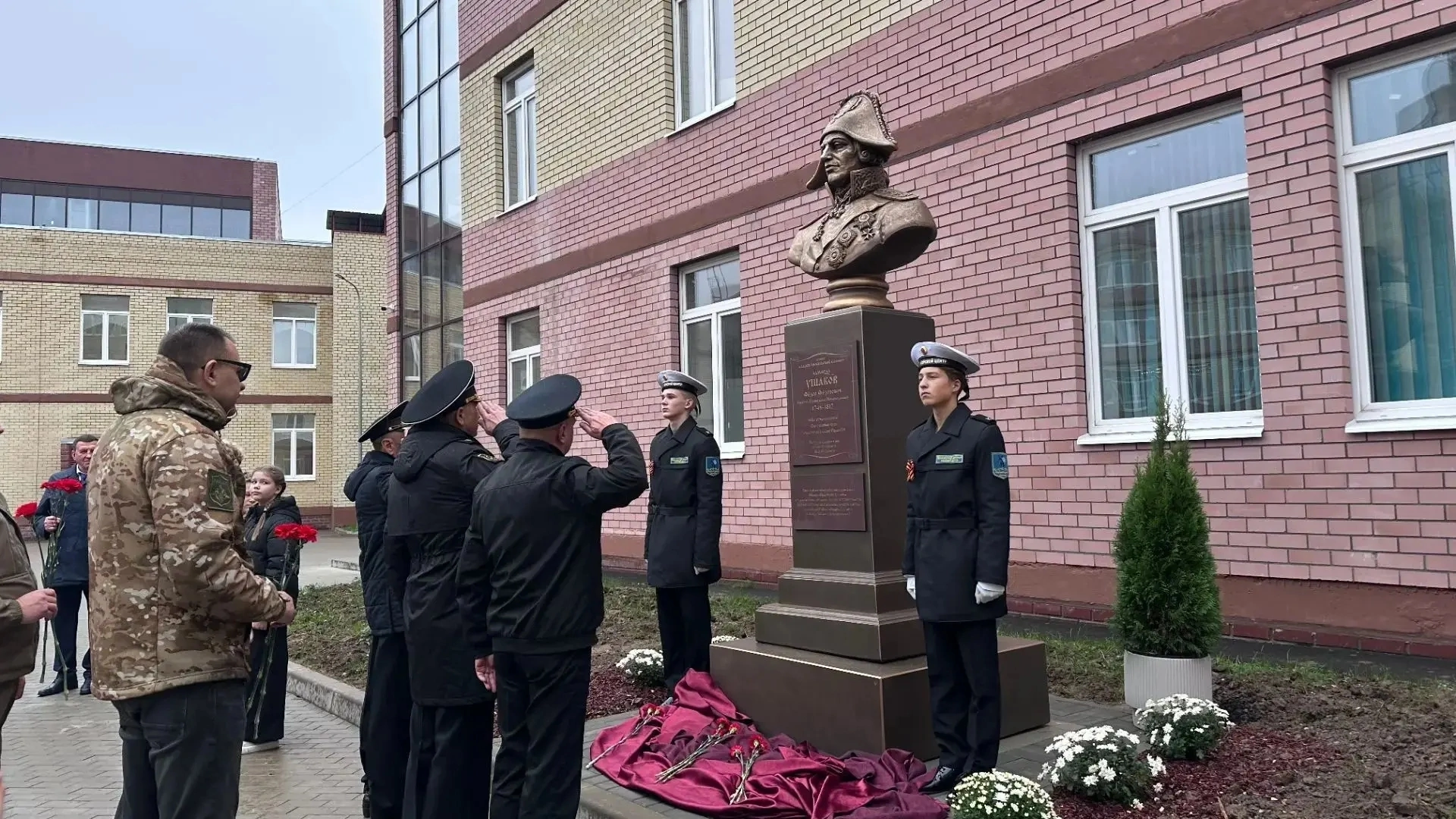 В Ярославле открыли два новых памятных объекта в честь Ушакова