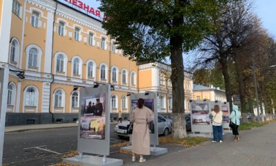 На Волжской набережной в Ярославле открыли фотовыставку РЖД
